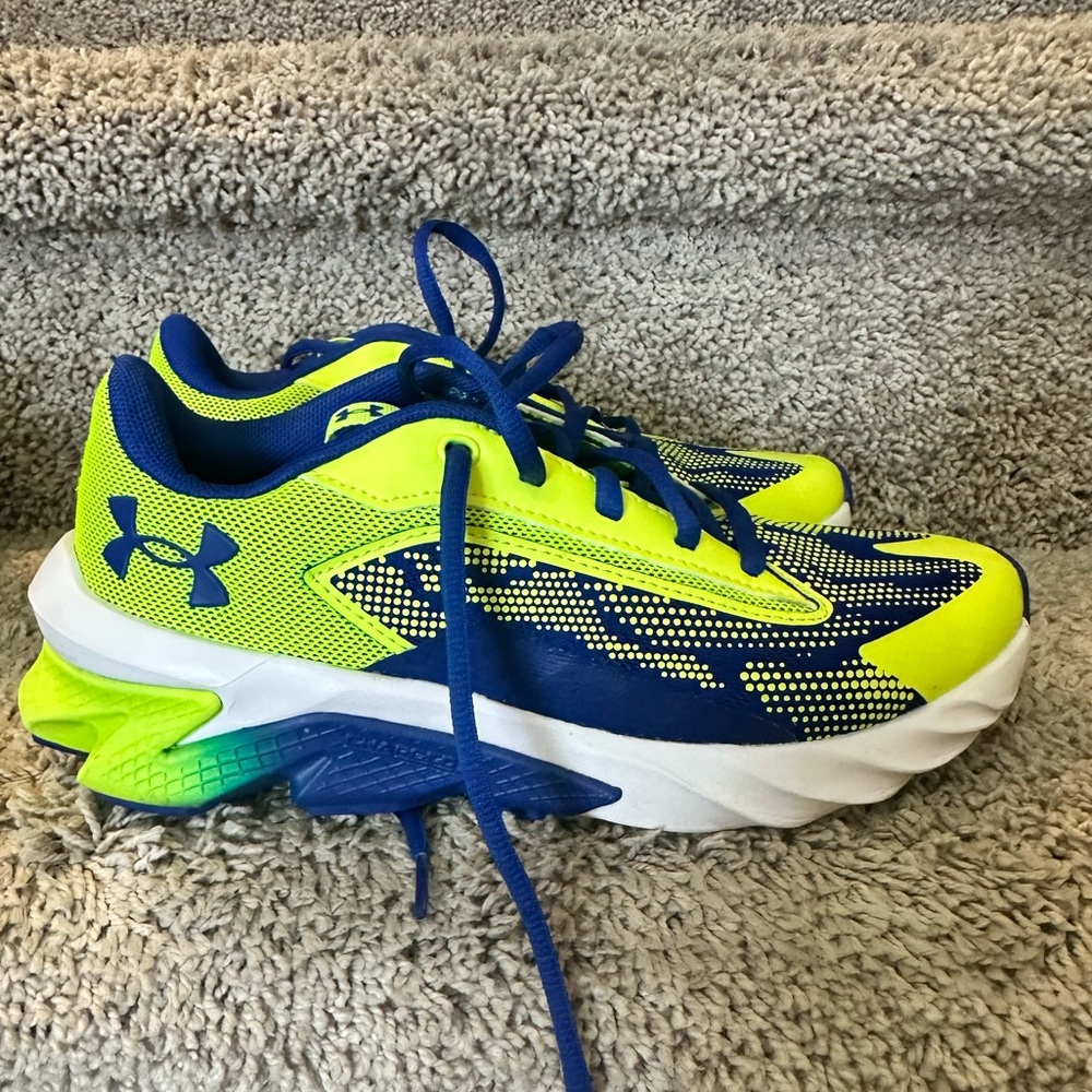 Boys Under Armour Scramjet Hypersonic size 5.5